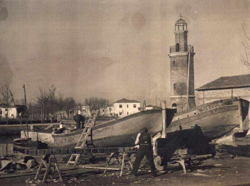 27-Cervia-_-Manutenzione-barche-nel-vecchio-squero